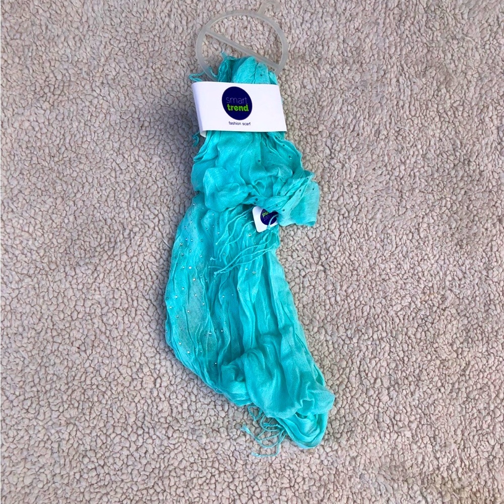 NEW Women’s Scarf